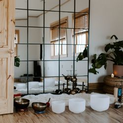 Julie Batchos - Sound baths: personal, corporate and group events
