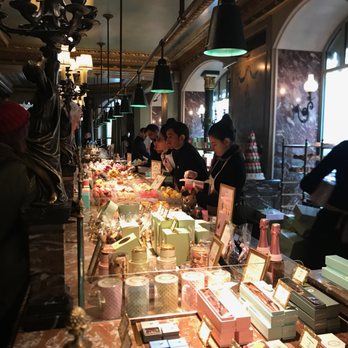 Ladurée - Super long line but lasted less than 5 minutes. - Macarons Near Me - Paris, 75