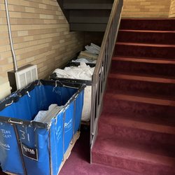 Penn Wells Lodge - Stairway to 2nd floor rooms. Grungy red carpet.