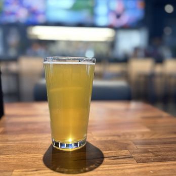The Varsity Club - Melbourne pale ale 5/5 - Bars Near Me - Ventura, California The Varsity Club - Melbourne pale ale 5/5 - Bars Near Me - Ventura, California