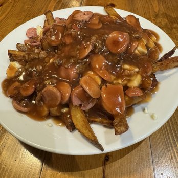 Restaurant Poutineville Saint-Roch - La Tour du Chapeau / Hat Trick Poutine - Burgers Near Me - Quebec City, Quebec Restaurant Poutineville Saint-Roch - La Tour du Chapeau / Hat Trick Poutine - Burgers Near Me - Quebec City, Quebec