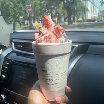 Sno-la Uptown - Cheesecake snow - Desserts Near Me - New Orleans, Louisiana