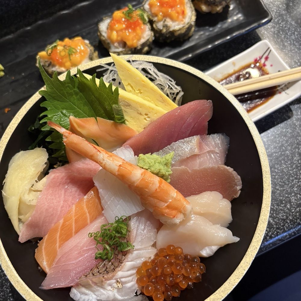Chirashi bowl