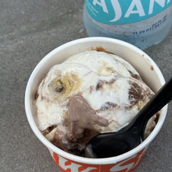 Salt & Straw - Two scoop cup - Ice Cream & Frozen Yogurt Near Me - Orlando, Florida Salt & Straw - Two scoop cup - Ice Cream & Frozen Yogurt Near Me - Orlando, Florida