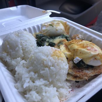 808 Grindz Cafe - Fish of the day served over grilled English muffins, spinach, poached egg, and hollandaise sauce w rice - Cafes Near Me - Lahaina, Hawaii