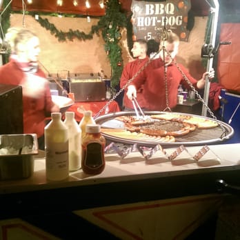 Dublin At Christmas Market - €5 for the large in the centre,  €3 for the small on the outer,  delicious - Market Stalls Near Me - Dublin, D