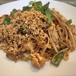 Pad Thai. Mediocre. 3/5. IG: @amei.eats