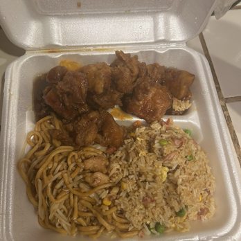 T2yan Chinese Cuisine - Orange chicken plate - Chinese Near Me - Galt, California T2yan Chinese Cuisine - Orange chicken plate - Chinese Near Me - Galt, California