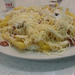 El Rincon del Bocata - Patatas con bacon,  queso y salsa cesar.