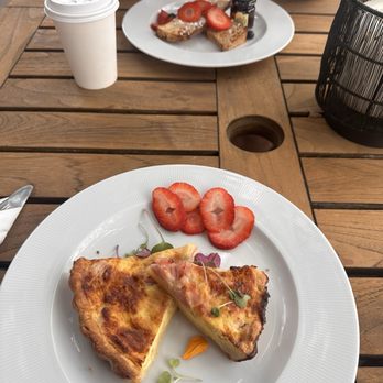 Senza Hotel - This is breakfast NOW around 35$ the French toast is not was lukewarm, the quiche looks like just warmed up. Not worth it ! - Hotels Near Me - Napa, California Senza Hotel - This is breakfast NOW around 35$ the French toast is not was lukewarm, the quiche looks like just warmed up. Not worth it ! - Hotels Near Me - Napa, California