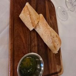 Villaggio Ristorante and Bar - Complimentary bread and garlic oil