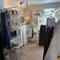 Ashes' Boutique and Tea Garden - Boutique