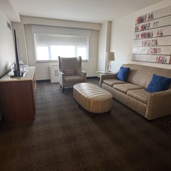 DoubleTree by Hilton Hotel & Suites Pittsburgh Downtown - Hotels Near Me - Pittsburgh, Pennsylvania