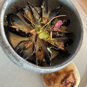 Ashby Inn & Restaurant - Mussels - New American Near Me - Paris, Virginia