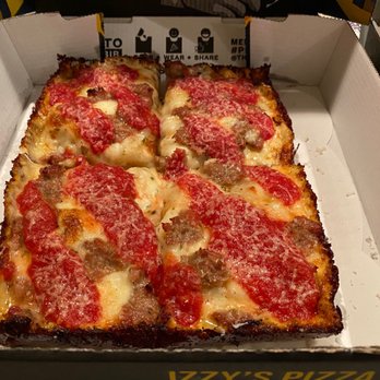 Izzy's Pizza Bus - Sausage - Food Trucks Near Me - Omaha, Nebraska