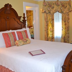Pinecrest Bed & Breakfast - The Thomas Wolfe Room