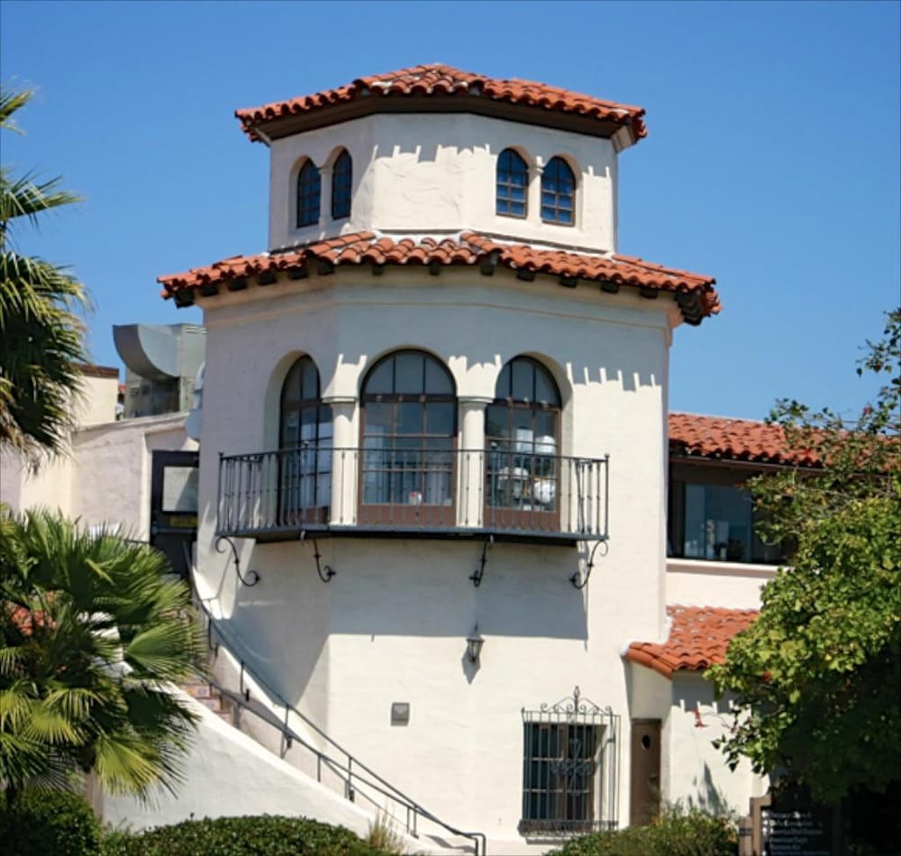 Slide of Derrick's Roofing