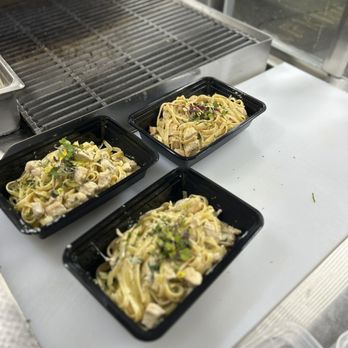 909 Bonappetit - CHICKEN ALFREDO - Desserts Near Me - Fontana, California 909 Bonappetit - CHICKEN ALFREDO - Desserts Near Me - Fontana, California