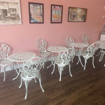 Pastries On Main - Tables - Bakeries Near Me - Columbiana, Alabama
