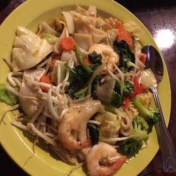 5 R Cha Thai - Mmmm Drunken Noodles w shrimp - Thai Near Me - Chandler, Arizona 5 R Cha Thai - Mmmm Drunken Noodles w shrimp - Thai Near Me - Chandler, Arizona