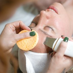 SkinLove Esthetics - Deep Cleansing