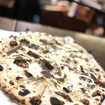 Della's - Day Trip to Denver - Pizza Near Me - Paso Robles, California