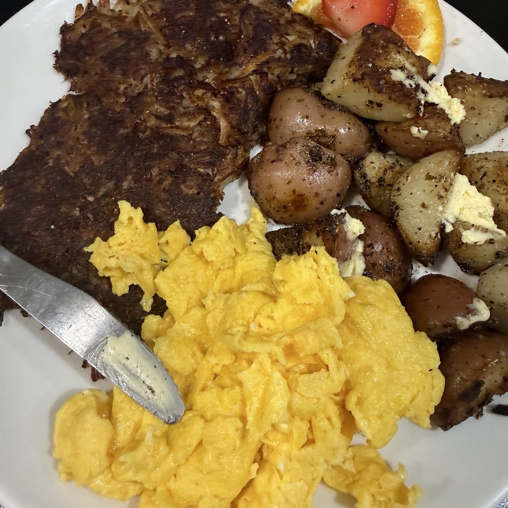 Sweet E's Cafe - Corned beef hash with scrambled eggs and roasted potatoes - Cafes Near Me - Honolulu, Hawaii Sweet E's Cafe - Corned beef hash with scrambled eggs and roasted potatoes - Cafes Near Me - Honolulu, Hawaii