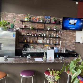 Tandoori Slice - Bar in addition to the restaurant - Pizza Near Me - Des Moines, Washington