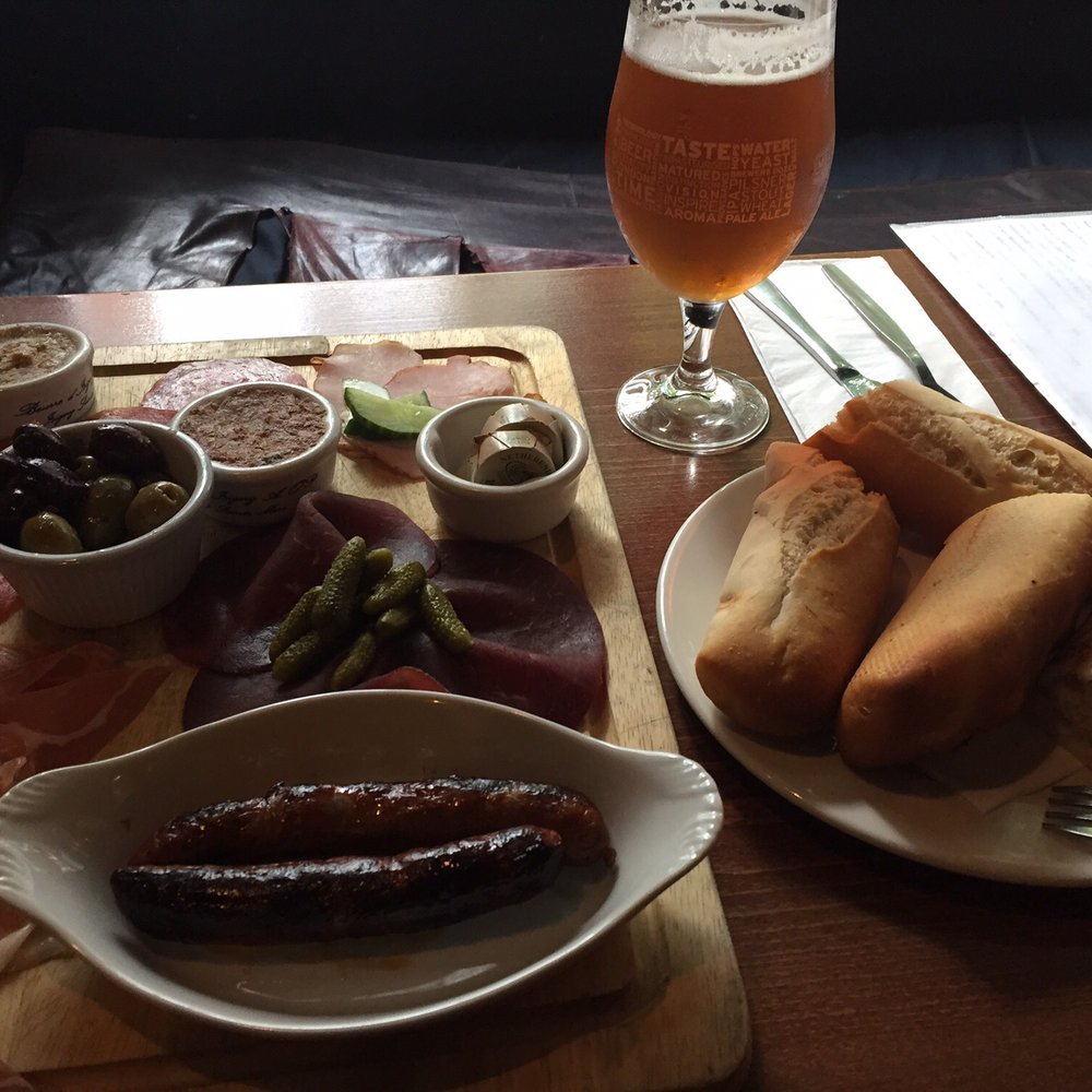 The Troubadour - Nice appys! - Music Venues Near Me - London, XGL