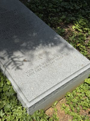 Grave of Colonel Harland Sanders by null