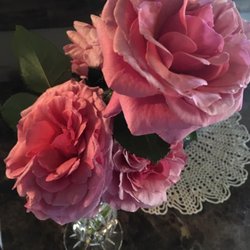 The Tattered Rose - Fresh Roses in the Cafe'
