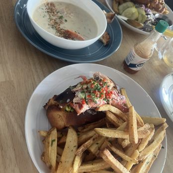 Liv's - Lobster roll , lobster chowder - Seafood Near Me - Long Beach, California Liv's - Lobster roll , lobster chowder - Seafood Near Me - Long Beach, California