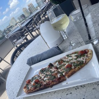 Canopy by Hilton Dallas Uptown - Margarita flatbread and Sauvignon Blanc wine - Hotels Near Me - Dallas, Texas Canopy by Hilton Dallas Uptown - Margarita flatbread and Sauvignon Blanc wine - Hotels Near Me - Dallas, Texas