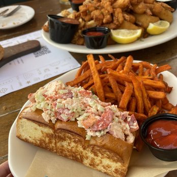 Gladstones - Lobster roll. Yum - Seafood Near Me - Pacific Palisades, California Gladstones - Lobster roll. Yum - Seafood Near Me - Pacific Palisades, California