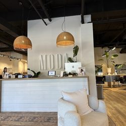 Moda Salon - Front desk
