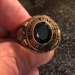 MikWhit-S Movers - STOLEN 1984 Hudson Catholic Class Ring