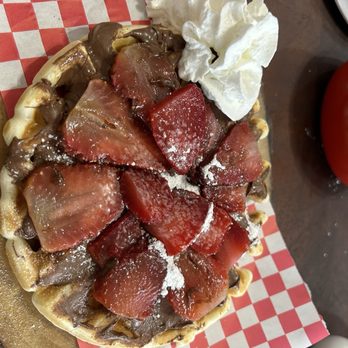Tasty Box - Nutella Waffle with Strawberry - Fast Food Near Me - Houston, Texas