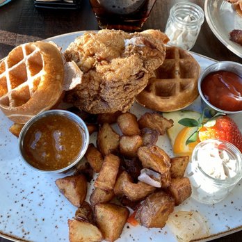 Eighty Ocean Kitchen and Bar - Chicken and waffle - American Near Me - Jekyll Island, Georgia
