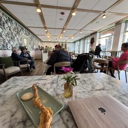 Apres Pastry & Bakery - Interior