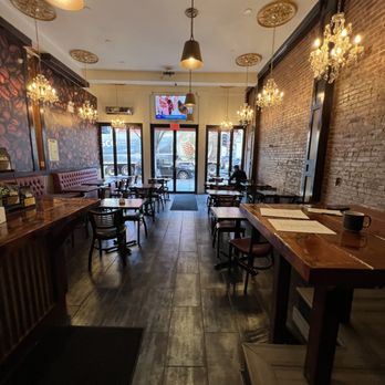 City Coffee & Bar - main space - Cocktail Bars Near Me - New York, New York City Coffee & Bar - main space - Cocktail Bars Near Me - New York, New York