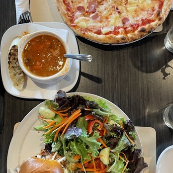 Pizza E Birra - Hawaiian Pizza and Pulled Pork Sandwich - Pizza Near Me - Middletown, New York