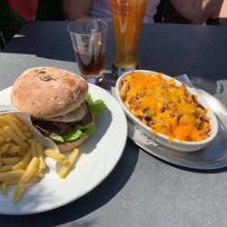T and Fi's Diner - Schluchsee Burger / Cheese ans bacon fries