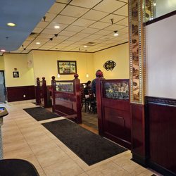 Hibachi Grill and Supreme Buffet - The spacious interior area of the restaurant with some of its booths.