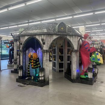 Spirit Halloween - Animatronic Display - Costumes Near Me - Hollywood, Florida