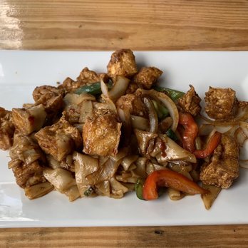 Mom's Siam - Drunken Noodles (Tofu) - Thai Near Me - Richmond, Virginia Mom's Siam - Drunken Noodles (Tofu) - Thai Near Me - Richmond, Virginia