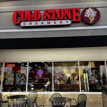 Cold Stone Creamery - Front Patio - Ice Cream & Frozen Yogurt Near Me - Eagan, Minnesota