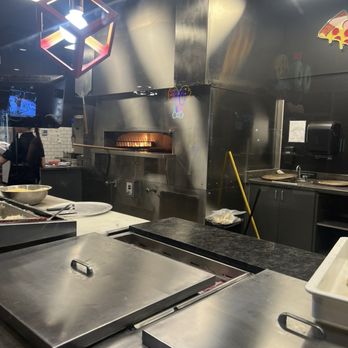 Nona's Urban Pizza - Look at that fire! - Pizza Near Me - Orlando, Florida