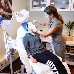 Brooklyn Botox Bar - Performing Botox procedure