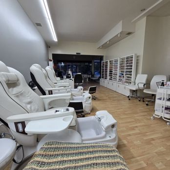 Miore Nails & Spa - I had a late appointment but I didn't feel rushed - Nail Salons Near Me - San Diego, California