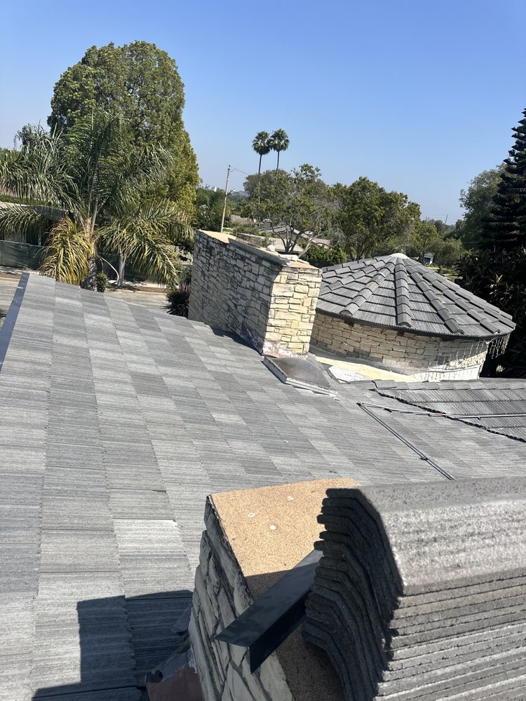 Slide of Twins Roofing